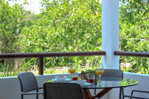 Gorgeous Couple's Loft Charming Private Balcony 2 Infinity Pools in Complex Amazing Landscapes